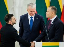 Володимир Зеленський, Гітанас Науседа та Кароль Навроцький. Фото: Я. Стацевічюс / LRT