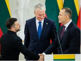 Володимир Зеленський, Гітанас Науседа та Кароль Навроцький. Фото: Я. Стацевічюс / LRT