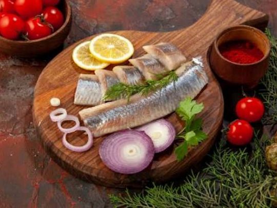 Не такий шкідливий, як здається: чотири причини додати солоний оселедець до раціону