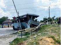 В Ровенской области поезд столкнулся с маршруткой - Фото: Национальная полиция