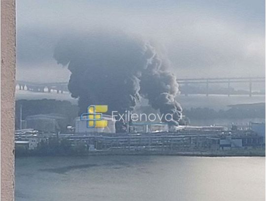 Пожежа в порту Санкт-Петербурга, фото соцмережі