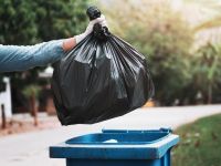 запах зі сміттєвого бака