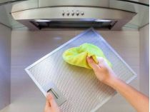 Жир сам отвалится: как за считанные минуты очистить вытяжку без утомительного трения