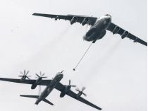 Російські літаки маневрували біля британського авіаносця, їх перехопили