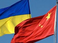Прапори України та Китаю