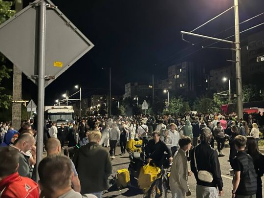 У Львові натовп перекинув автомобіль ТЦК