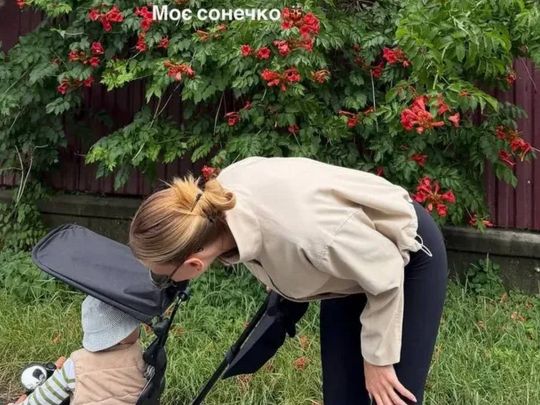 Леся Нікітюк з однорічним сином покинула Київ через атаки рф: де зараз ведуча