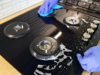 Жир на кухні більше не проблема: домашні хитрощі, які реально працюють