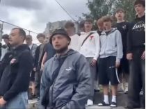 Молодиків змусили вибачатись, фото скриншот відео