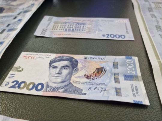 На 2000 гривневій банкноті зображено поета-шістдесятника Василя Стуса, фото РБК-Україна