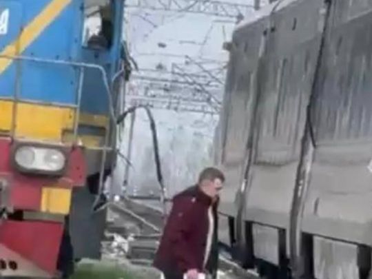 В Винницкой области тепловоз столкнулся с поездом Интерсити — Фото: Укрзалізниця