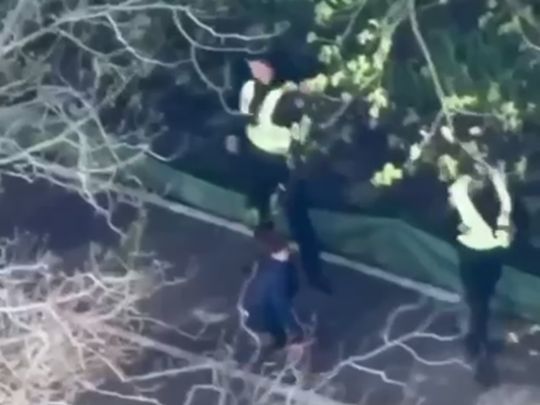 Полицейские скрылись от стрелка в Киеве - Фото: скриншот видео