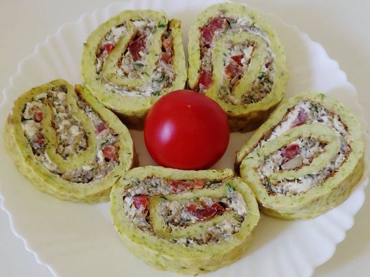 Кабачковый рулет с грибной начинкой