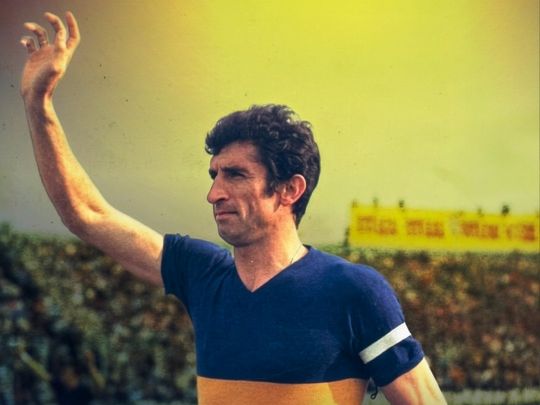 Помер легендарний футболіст, через якого ФІФА ввела жовту та червону картки
