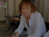 У відомого російського співака відмовили ноги