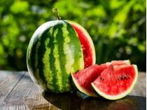 Сухой хвостик, желтое пятно, звонкий звук: как выбрать спелый и вкусный арбуз