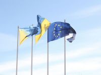 Прапори ЄС та України. Фото&nbsp;— pexels