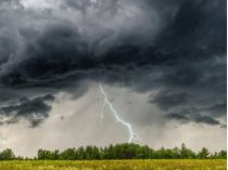 Украину на неделе накроют сильные ливни с градом