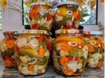Рецепт вкусного салата-ассорти на зиму