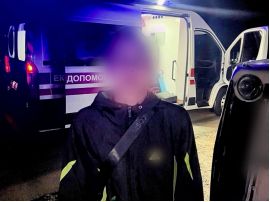 П'яний підліток збив автомобілем пішоходів на зупинці під Києвом (фото)