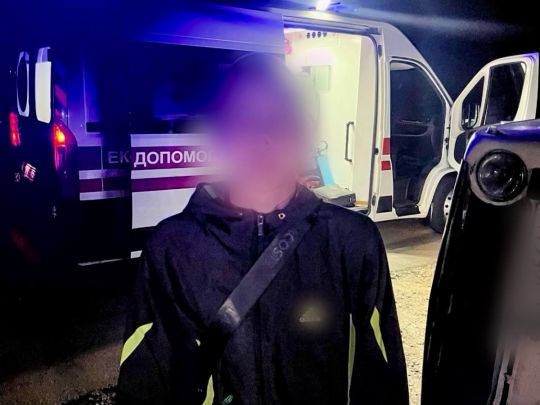 П'яний підліток збив автомобілем пішоходів на зупинці під Києвом (фото)