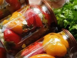 Маринований перець із хвостиком