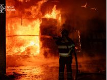 Пожары возникли в трех районах столицы
