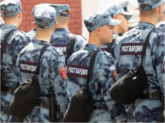 Росгвардия готовится подавлять протесты в России.