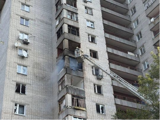 У Запоріжжі пожежа у багатоквартирному будинку, фото ОВА