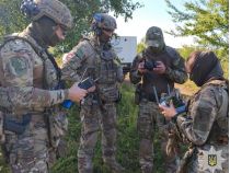 На Буковині поранені поліцейські, нападник втік, фото з відкритих джерел