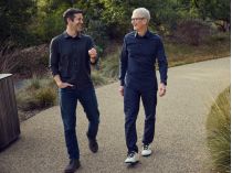 Тім Кук та Джон Тернус. Фото з сайту компанії Apple