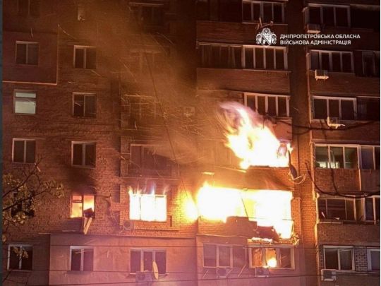 В Днепре пожар в многоквартирном доме, фото ОВА