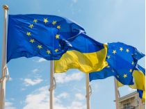 Прапори України та ЄС 