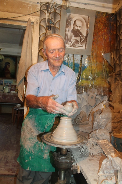 90-летний Василий Омельяненко: «Уверен, что именно глина держит меня на этом свете» (фото автора)