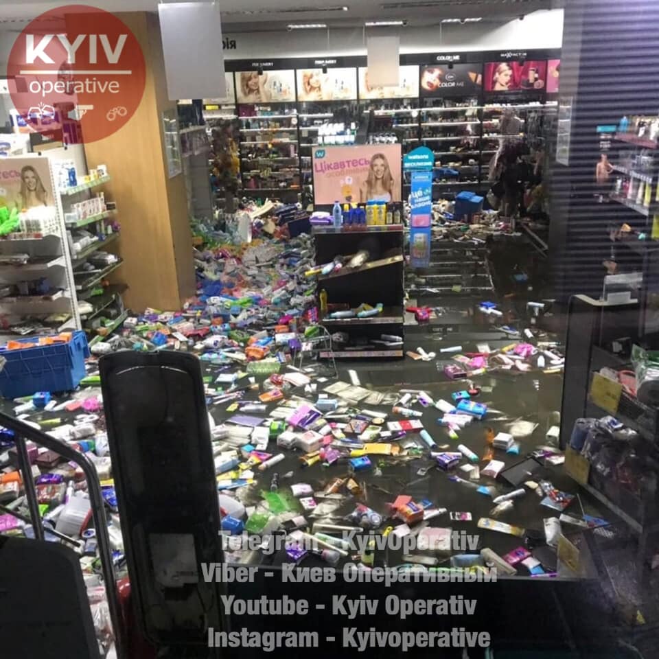 В Сети показали последствия непогоды в Киеве