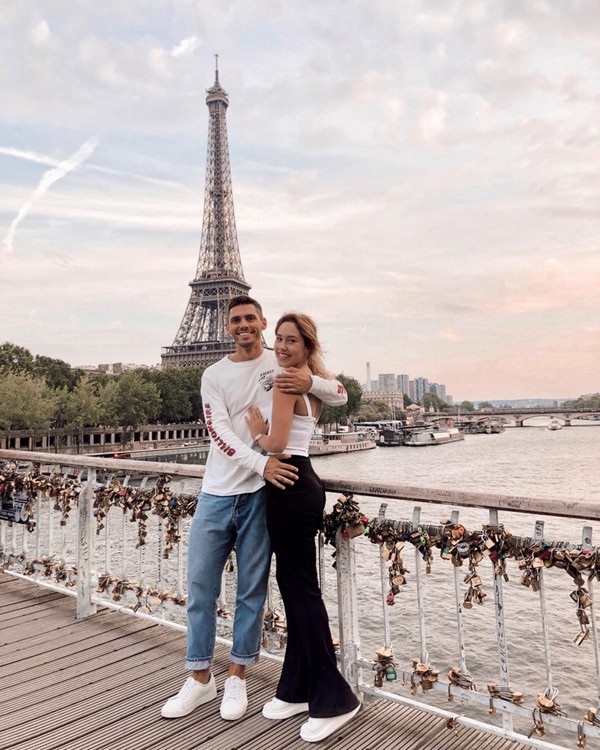 Никита Добрынин вместе с возлюбленной отправился в Париж