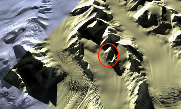 На супутникових знімках Антарктиди побачили «обличчя інопланетянина»