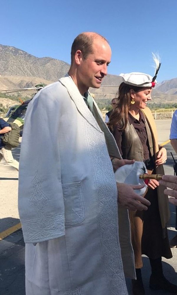 Кейт Миддлтон и принц Уильям в Пакистане примерили традиционные наряды. Фото