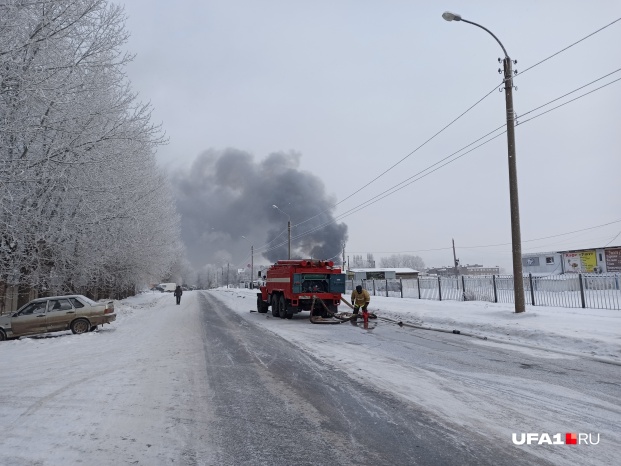 В России вспыхнул крупный пожар на нефтехимическом заводе (ФОТО и ВИДЕО) 7