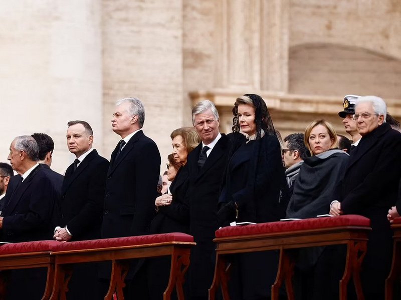 У Ватиані поховали Бенедикта XVI. Чому цей похорон унікальний (ФОТО, ВІДЕО) 3