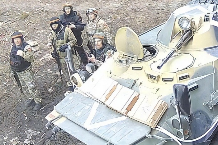 В Гостомелі камери відеоспостереження зафіксували, що ці співробітники ОМОН росгвардії 25 лютого 2022 року розстрілювали машини з цивільними