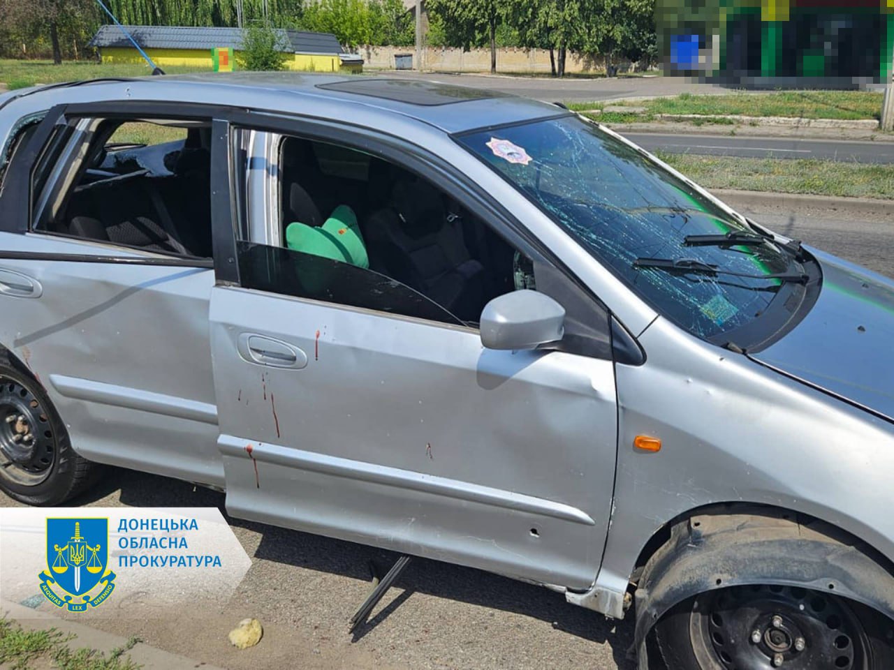 Росіяни з РСЗВ обстряляли торгівельний центр у Слов'янську. Фото прокуратури