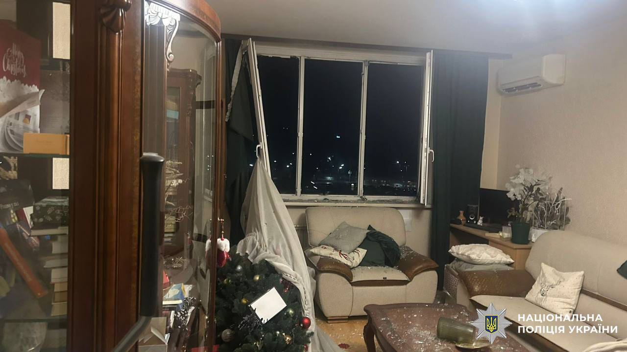 В столице во время атаки "Шахедов" пострадали пять горожан. Фото полиции Киева