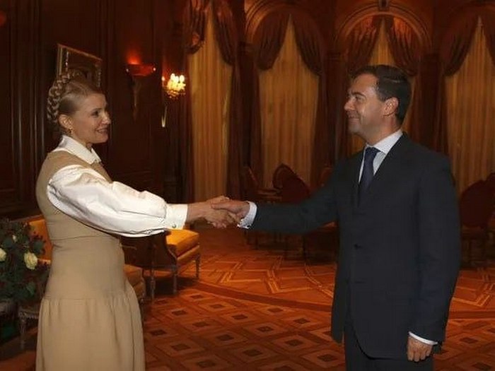 Прем’єр-міністерка України Юлія Тимошенко та президент росії дмітрій медвєдєв під час зустрічі в москві у жовтні 2008 р