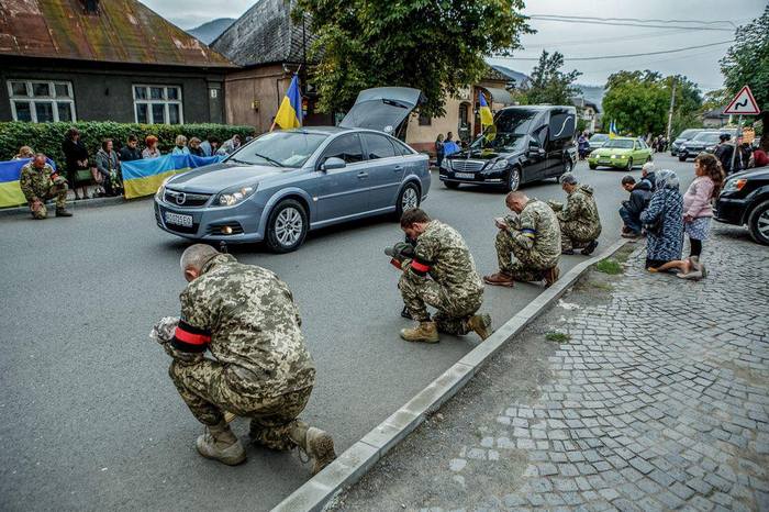 Побратими та земляки віддають шану полеглому захиснику Армену Петросяну