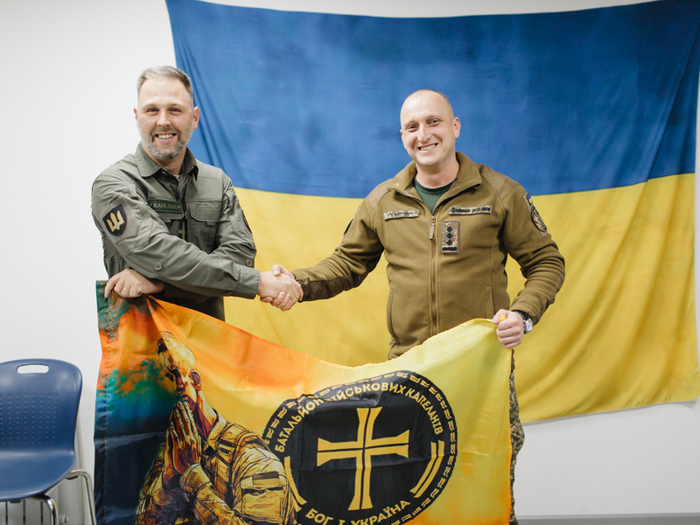 «Тепер ми разом із колегами вступили до Корпусу військових капеланів», — розповідає Микола