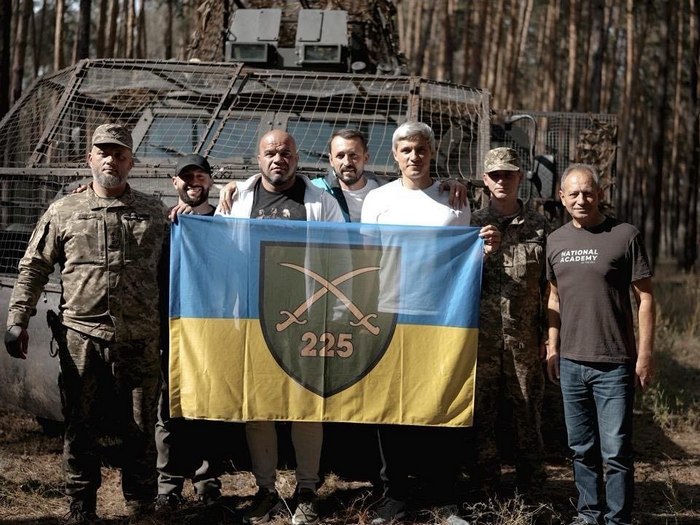 "Для нас честь бути поруч і допомагати 225-й ОШП», — зазначив Валерій Дубіль