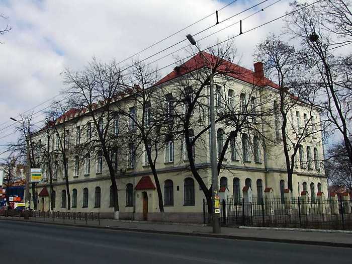Училище на Куренівці, побудоване за гроші Грушевського-старшого. Фото з сайту pslava.info