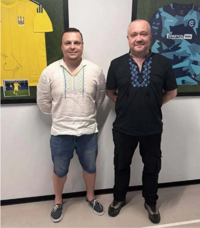 Коментатори Андрій Столярчук та Олександр Тингаєв у День вишиванки