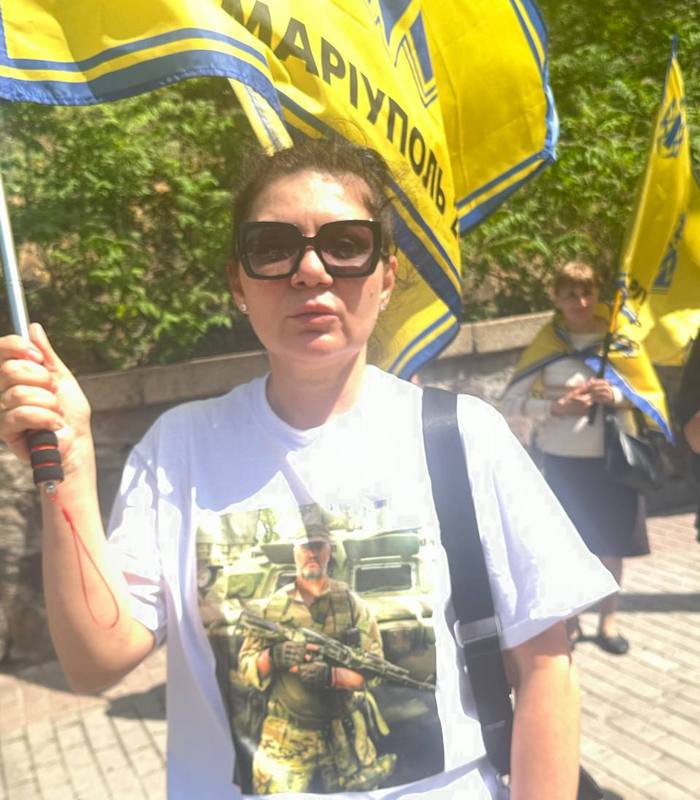 Світлана на мирній акції, покликаній привернути увагу суспільства до проблеми військовополонених, щоб сприяти їх якомога швидшому обміну